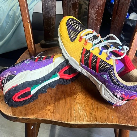 Band new sneakers Adidas equipment support 93s